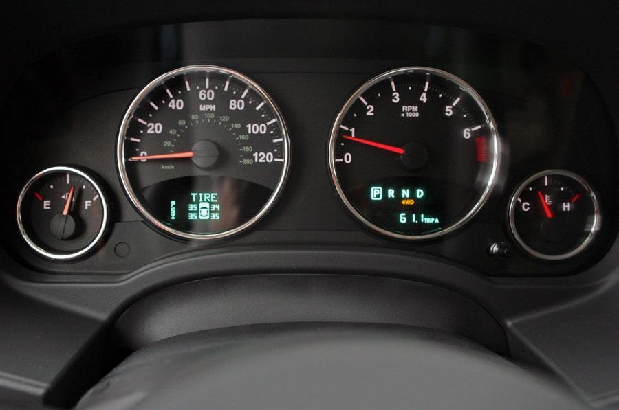  Jeep Compass Limited 2011 года  (фото 19 из 51)